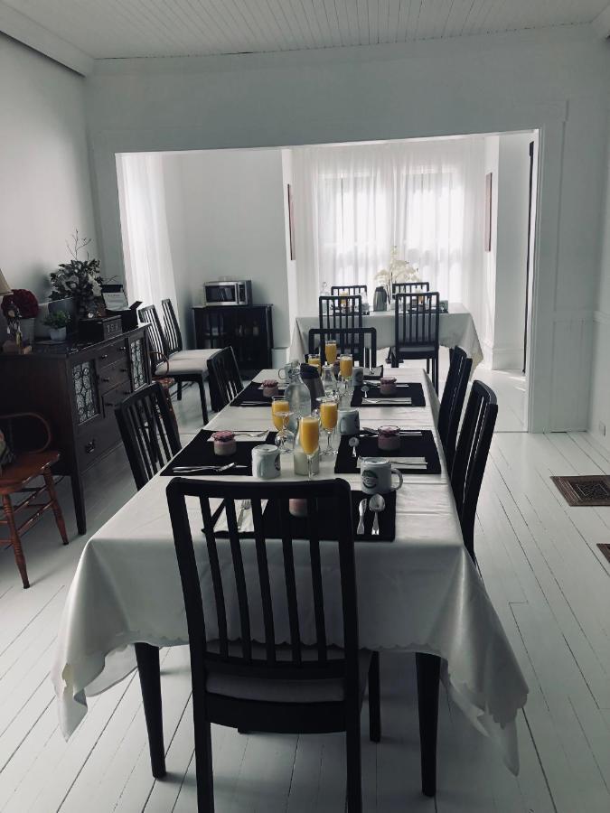 B&B Hillhouse 布罗姆湖 外观 照片