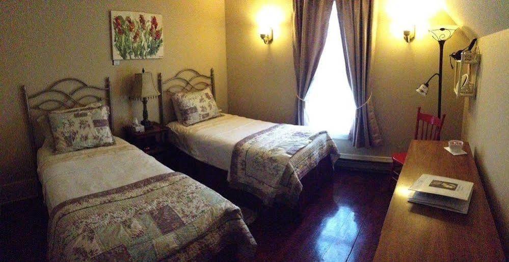 B&B Hillhouse 布罗姆湖 外观 照片